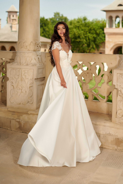 Elegant Satin Lace A-line Open Back Wedding Gown [5]