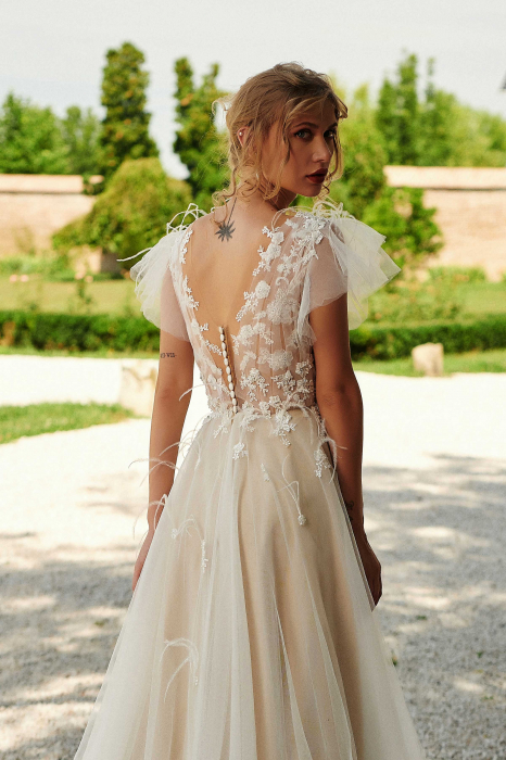 Dominique- Romantic lace and feathers wedding dress [6]