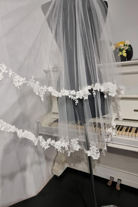 Double tier lace bridal veil [3]
