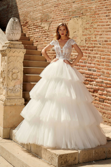 Luxurious Tiered Ball Gown Wedding Dress [1]