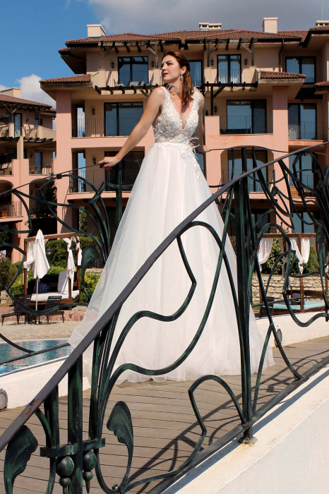 Lace and feathers glittery tulle wedding dress [2]