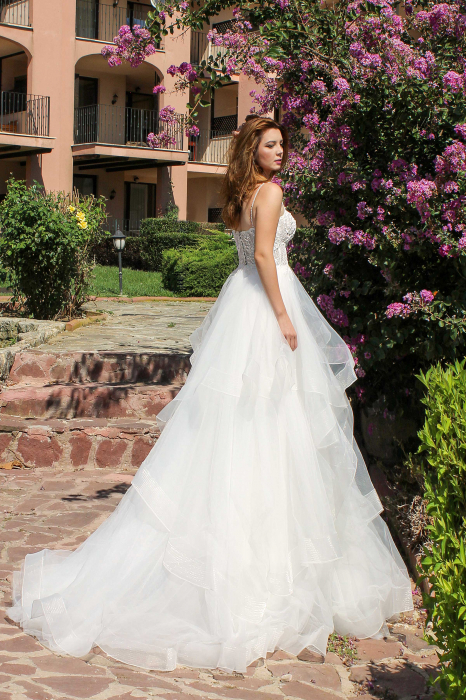 Lace corset and ruffles tulle skirt wedding gown [3]