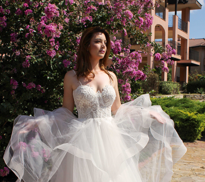 Lace corset and ruffles tulle skirt wedding gown [4]