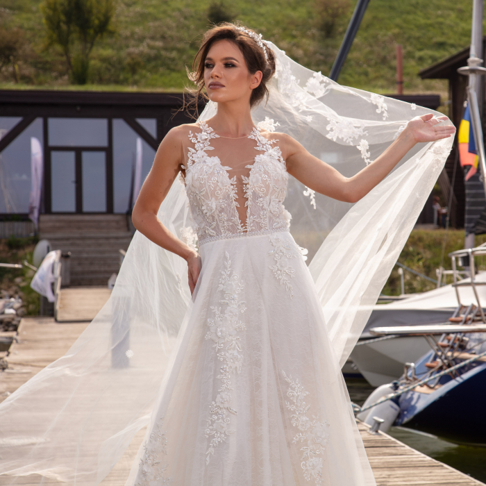 Floral long wedding veil [4]