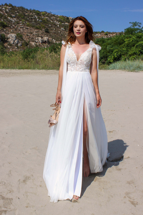 Lightweight slit outdoor ceremonies wedding dress [1]