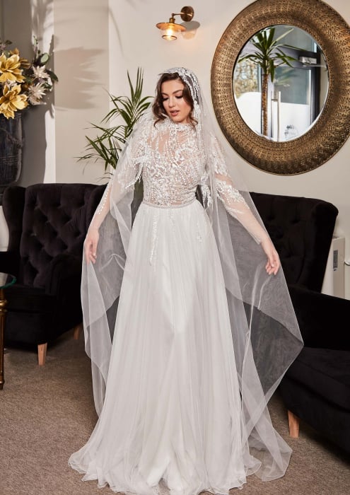 Long bridal veil with beaded lace accents [4]