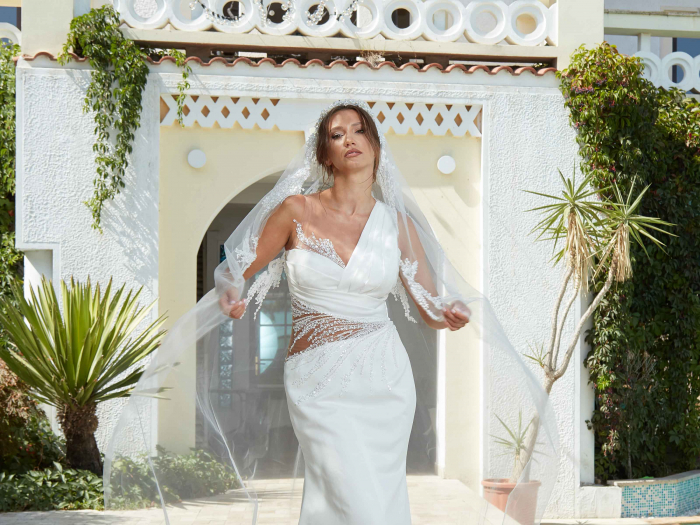 Long bridal veil with beaded lace accents [3]