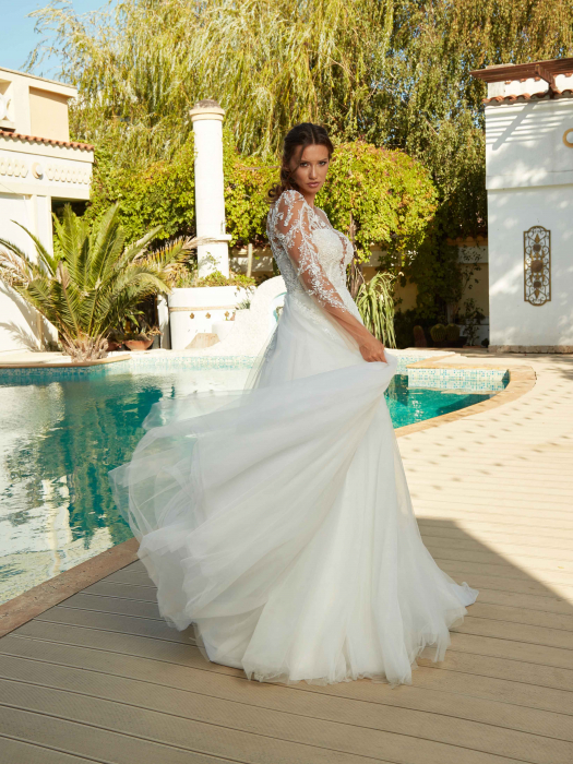 A line wedding dress with long sleeves [2]
