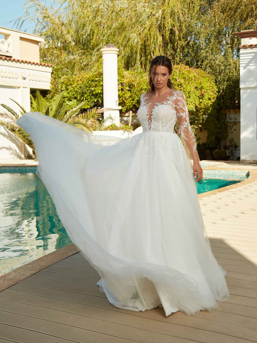 A line wedding dress with long sleeves [5]