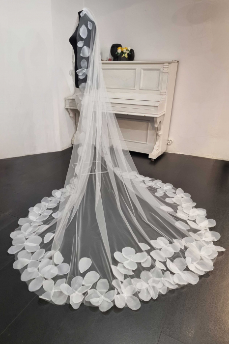 Large flowers bridal veil [2]