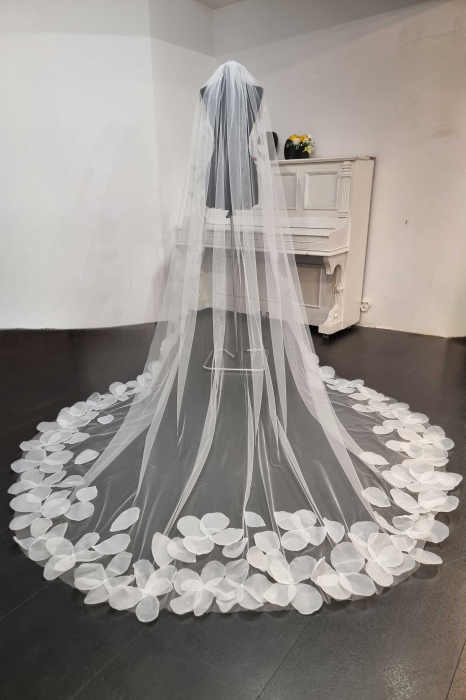 Large flowers bridal veil [1]