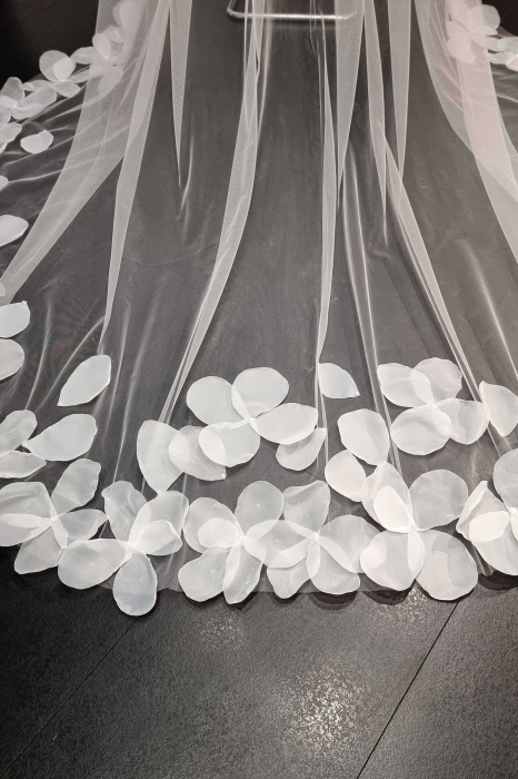 Large flowers bridal veil [3]