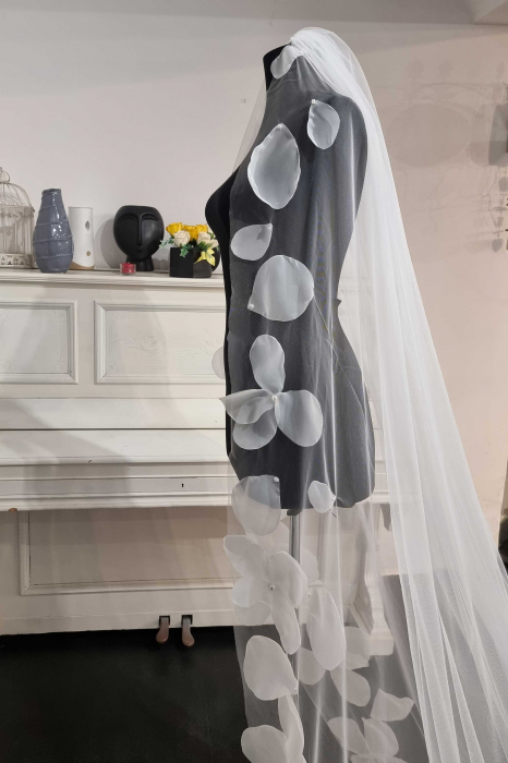 Large flowers bridal veil [5]