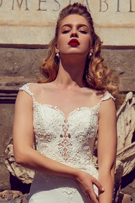 Open Back Chantilly Lace Mermaid wedding Gown [3]