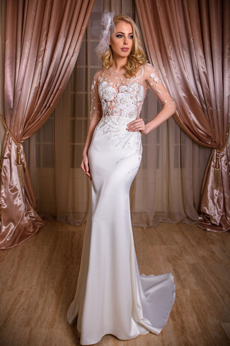 ELEGANT FITTED FLORAL LACE WEDDING DRESS [1]