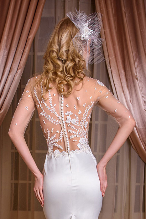 ELEGANT FITTED FLORAL LACE WEDDING DRESS [2]