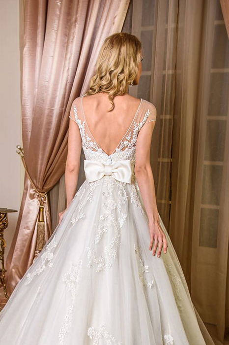 Nikita- Classic lace wedding dress [2]