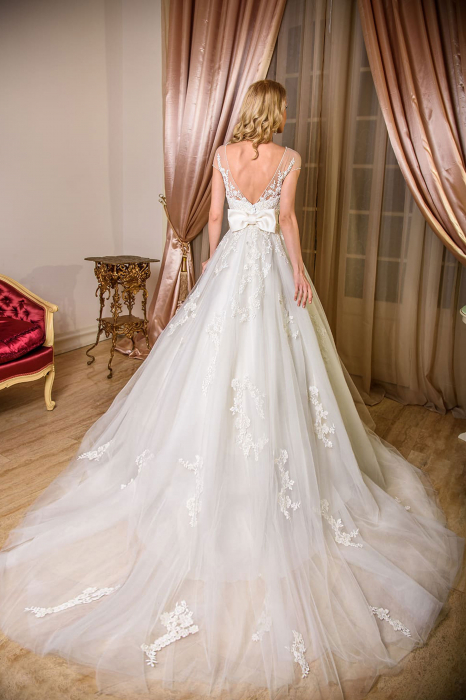 Nikita- Classic lace wedding dress [3]