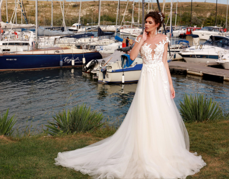 Lace and tulle light wedding dress [3]