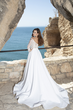 Long sleeve Slit Off shoulder satin and lace wedding dress [3]