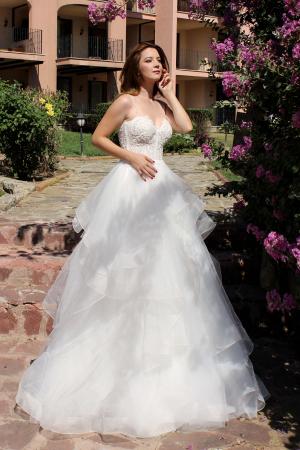 Lace corset and ruffles tulle skirt wedding gown [4]