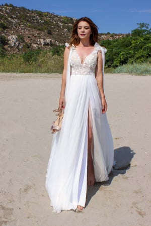Under $1000 - Lightweight slit outdoor ceremonies wedding dress