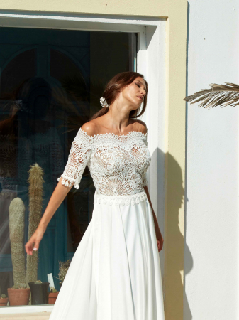 Under $1000 - Bohemian off-shoulder wedding gown