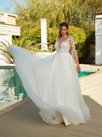 A line wedding dress with long sleeves [4]