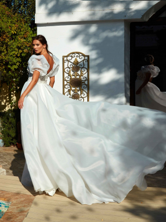 Romantic corset wedding dress [6]