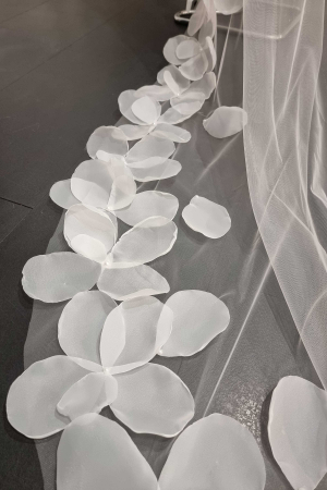 Large flowers bridal veil [3]