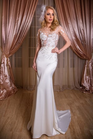 BRIDAL - ELEGANT FITTED FLORAL LACE WEDDING DRESS