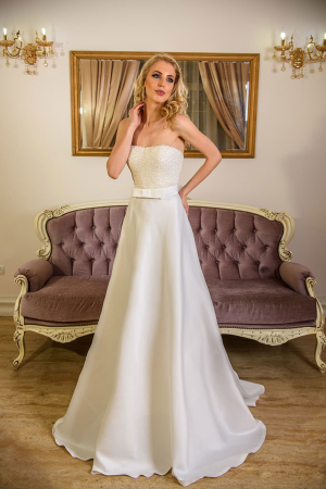 Under $1000 - Nicolette- Simple romantic wedding dress
