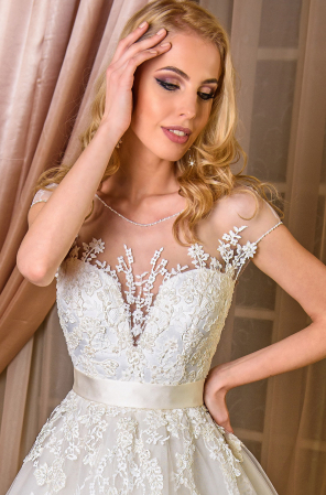 Nikita- Classic lace wedding dress [3]