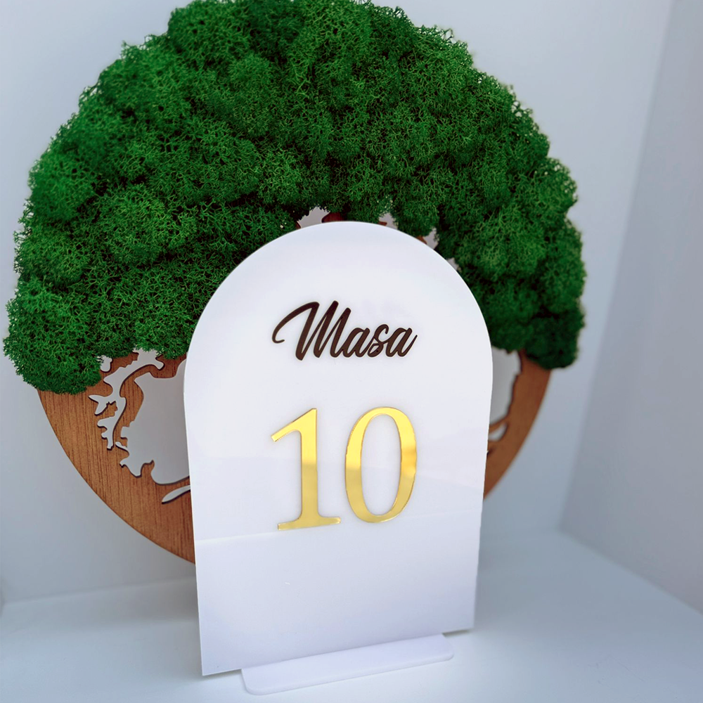Plăcuță număr masă din plexiglas alb cu scris auriu și autocolant negru – suport inclus pentru nunți și evenimente elegante [1]