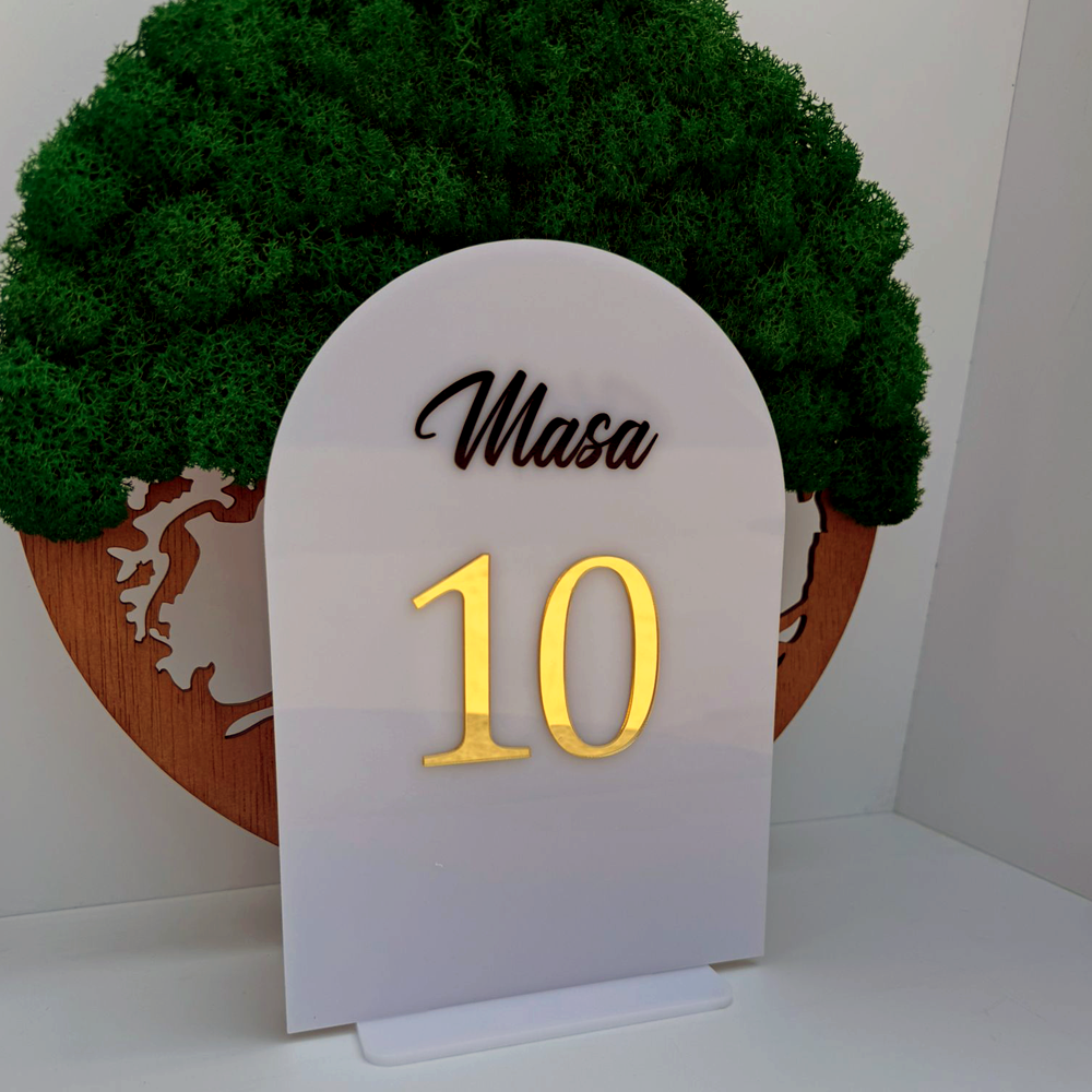 Plăcuță număr masă din plexiglas alb cu scris auriu și autocolant negru – suport inclus pentru nunți și evenimente elegante [2]