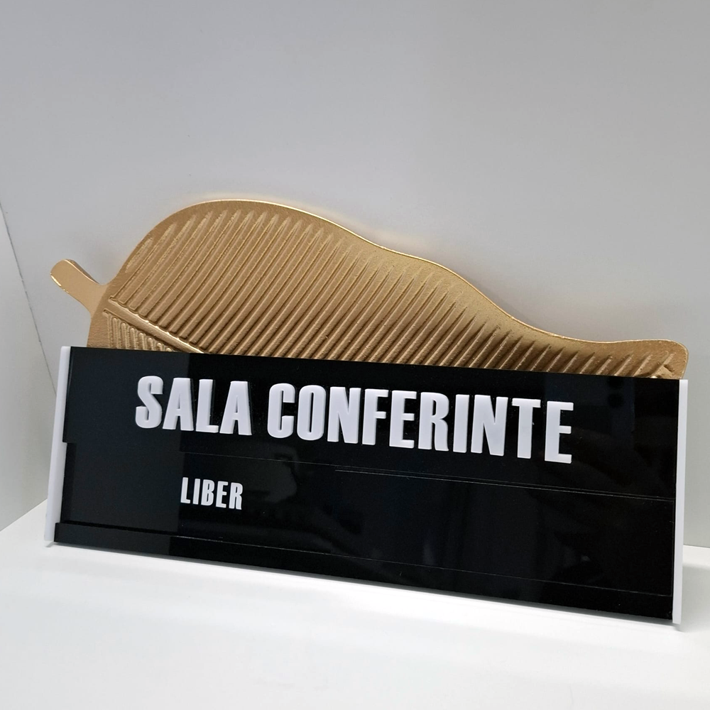 Plăcuță sală de conferințe din plexiglas negru cu text alb și indicator culisant liber/ocupat. [2]