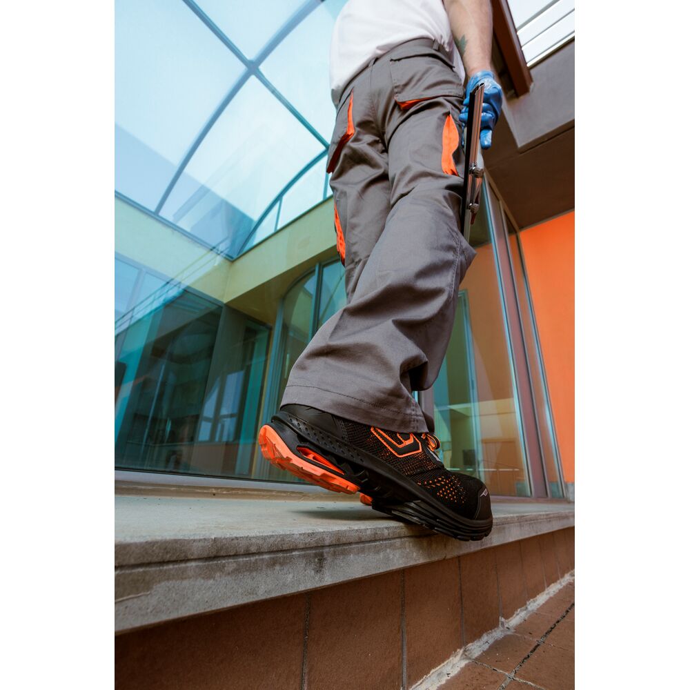 Cum alegi echipamentele de protecție pentru angajați în funcție de industrie