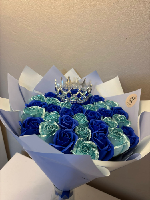 Buchet cu 37 de trandafiri albastru inchis si baby blue [2]