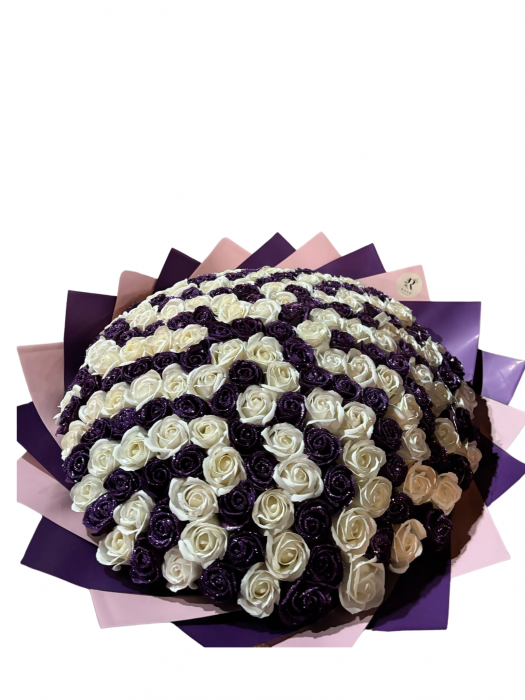 Buchet 201 trandafiri de sapun marsalla inchis cu sclipici si alb [1]