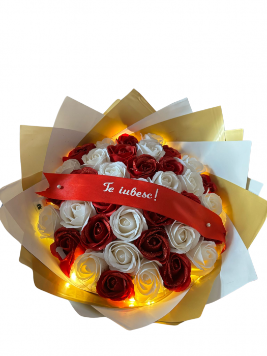 Buchet cu 37 de trandafiri de sapun rosu si alb [1]