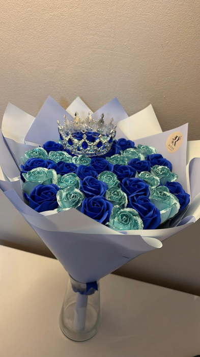 Buchet cu 37 de trandafiri albastru inchis si baby blue [1]