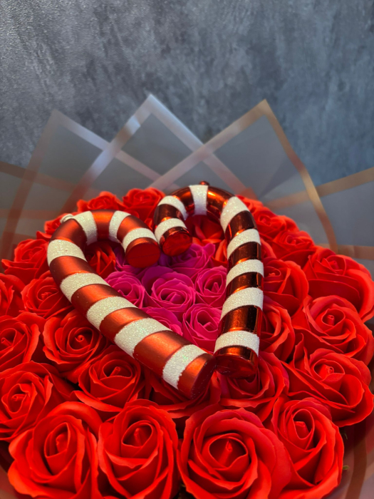 Buchet Candy Cane cu 37 de trandafiri rosii si ciclam [2]
