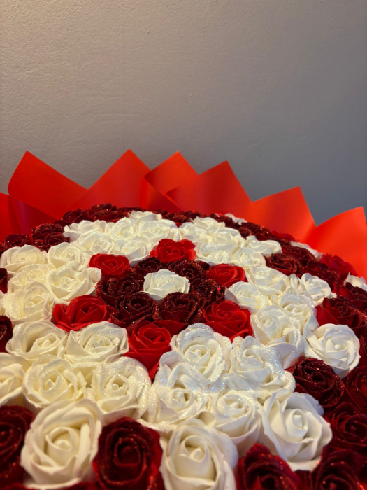 Buchet cu 101 trandafiri rosii si albi [2]