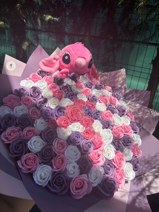 Buchet cu 101 trandafiri roz deschis, alb și mauve [1]