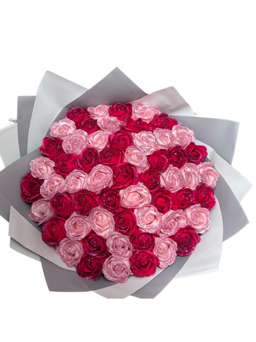 Buchet cu 57 de trandafiri de sapun ciclam si roz deschis cu sclipici [1]