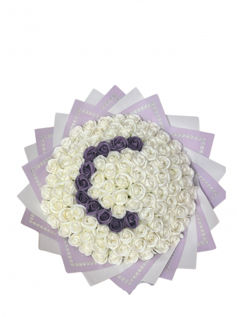 Buchete 101 trandafiri - Buchet personalizat cu 101 trandafiri din sapun alb si mauve