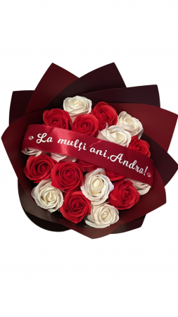 Buchete 19 trandafiri - Buchet cu 19 trandafiri din sapun rosu si alb