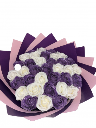 Buchete 37 de trandafiri - Buchet cu 37 de trandafiri mauve cu sclipici si alb
