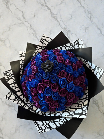 Toată colecția de buchete - Buchet 101 trandafiri din sapun albastru inchis,mov regal si negru