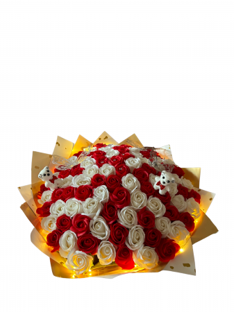 Buchete 101 trandafiri - Buchet 101 trandafiri din sapun rosu si alb